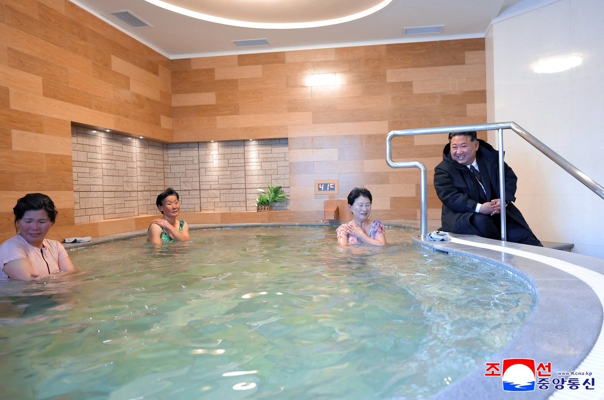 north korean state media just dropped the craziest pic