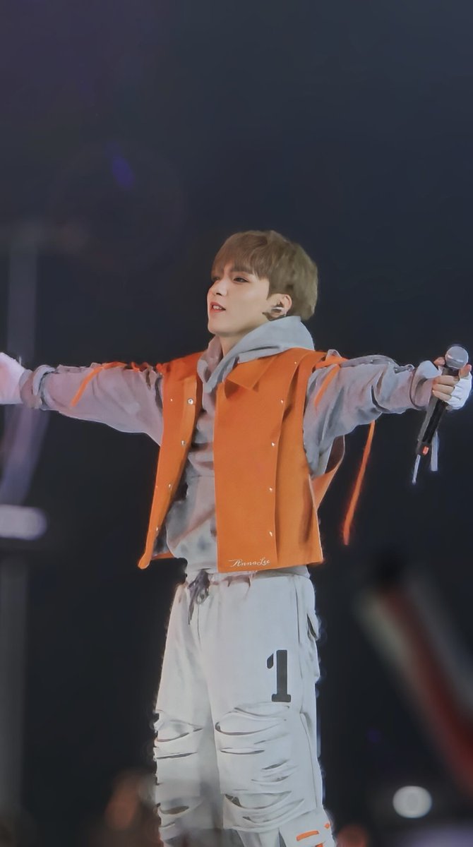 nami98265's tweet photo. Tuổi mới thêm nhiều niềm vui hành phúc mới nhé Long Hoàng. Mọi người luôn bên em #HappybirthdayLongHoang #LeonAllDayLong https://t.co/PJvInDW41O