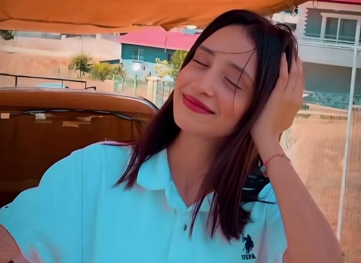 Şimdi fotoğraflarına baktım. Tertemiz, hayat dolu bir Türk çocuğu.

Bırakın silahla intihar etmeyi, bu kız eline oyuncak tabanca alabilir mi?

Ailesinin bizden başka kimsesi yok. Destek bekliyorlar. #HiranuraSesOl