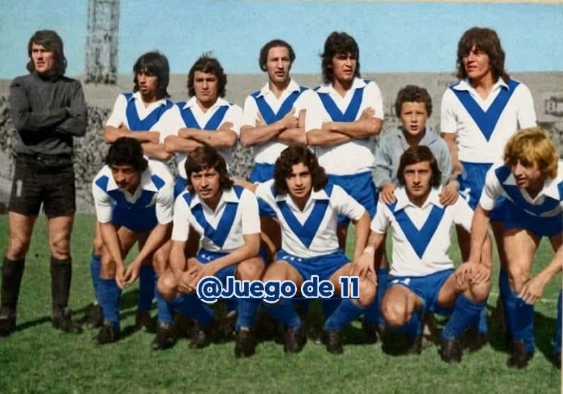 DanielColignn's tweet image. Vélez Sarsfield 🇦🇷 
Torneo Nacional 1974.

↗️ Carlos Fenoy, Heriberto Correa, Luis Gallo, Daniel Tagliani, Julio Asad, Armando Quinteros. 
↘️ Osvaldo Cerqueiro, Manuel Santillán, Miguel Puppo, Oscar Fornari, Jorge Troncoso.

D.T.: Pedro Dellacha.