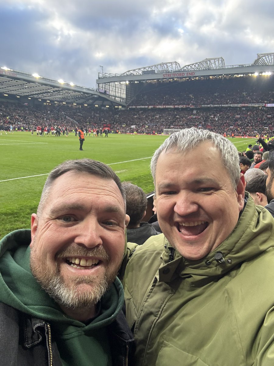 rafurlong's tweet photo. @barneyrednews Nothing from during the game. Me and my butty @Lloyd2709 after it 🇾🇪🇾🇪🇾🇪 https://t.co/jj7csyIE0v