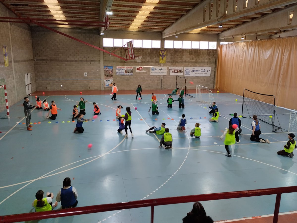 p_cajal's tweet image. El CPI Ramón y Cajal disfrutó del Datchball de la mano de Raúl López, gracias al programa de Deporte escolar y la Federación aragonesa de Datchball.
@DATCHBALL