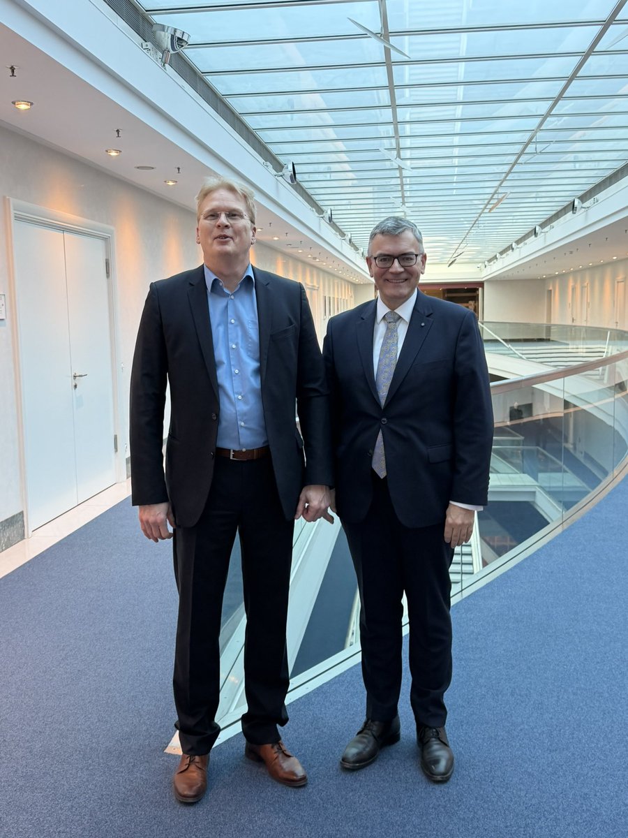 Austausch mit Dr. Markus Rick, Hauptgeschäftsführer des Verbands Bayerischer Zeitungsverleger e. V. 🗞️🤝 Eine lebendige Demokratie braucht starke, unabhängige Medien – heute mehr denn je. Für Meinungspluralismus und eine qualitativ hochwertige Berichterstattung in einer sich