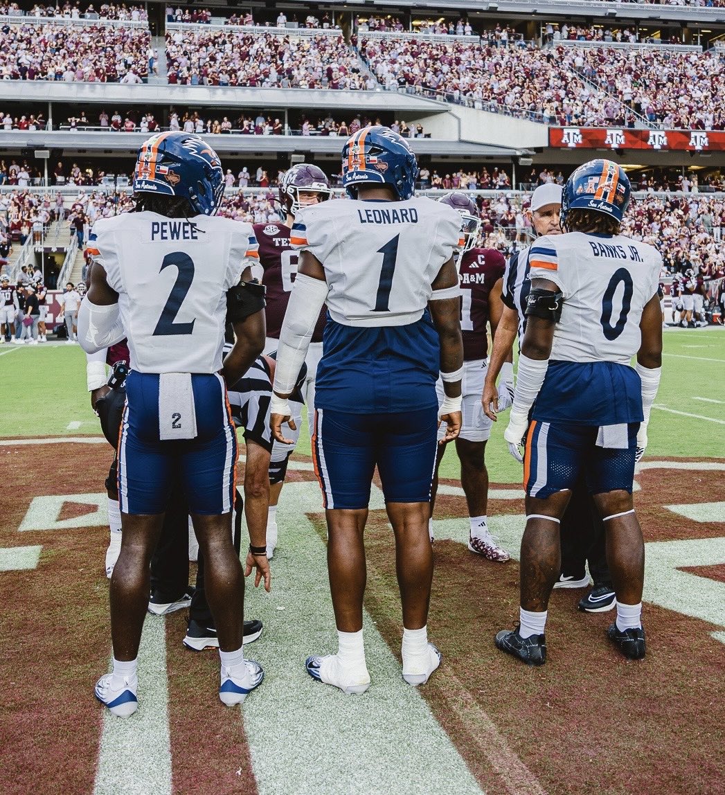 All from H-Town reppin the 2-1-0 

Who’s next! 🤙🤙 #210TriangleofToughness #BirdsUp