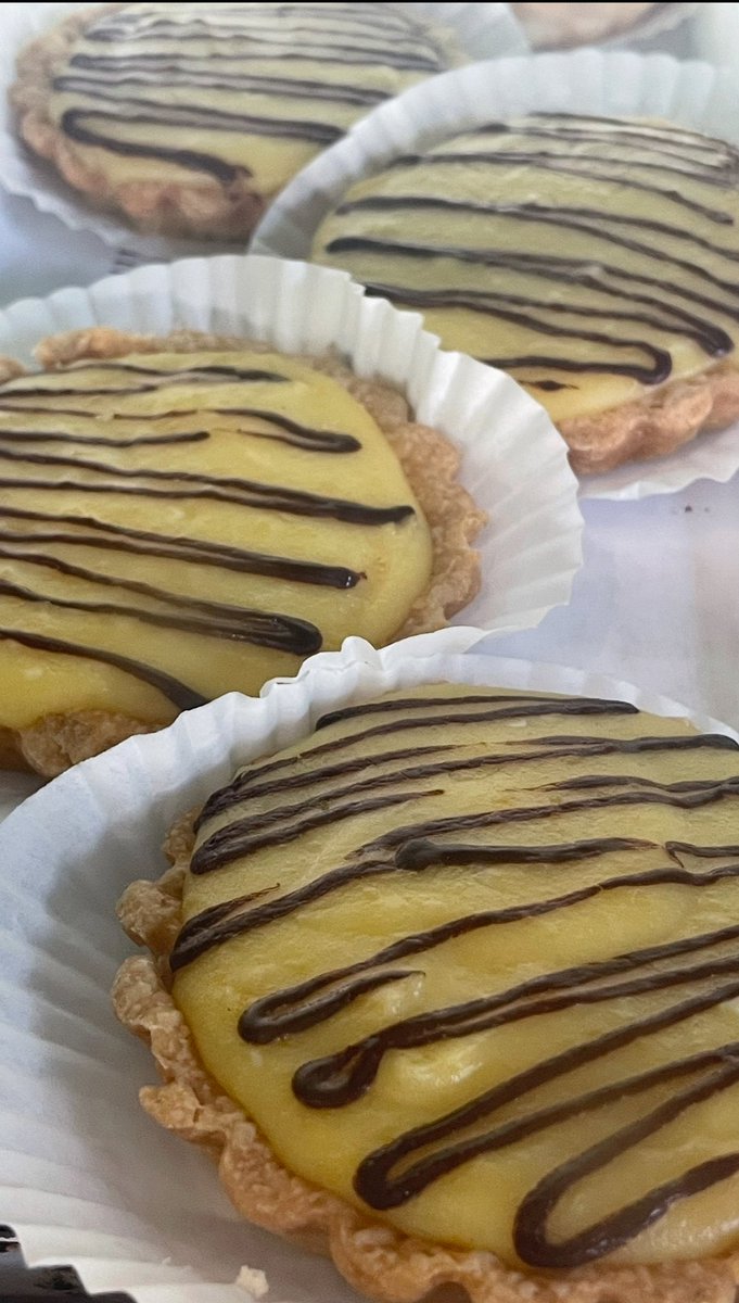 BackDoorBakery2's tweet photo. Indulge in our handmade 4-inch Tarts at The Back Door Bakery &amp; Cafe! 🥧 Filled with fresh fruits, real lemons, and pure maple syrup - a sweet treat crafted with love just for you. Daily delights by our Pastry Chef await! #BakeryBliss #PastryLove 🍎🍋 https://t.co/zfOvWnNhMb