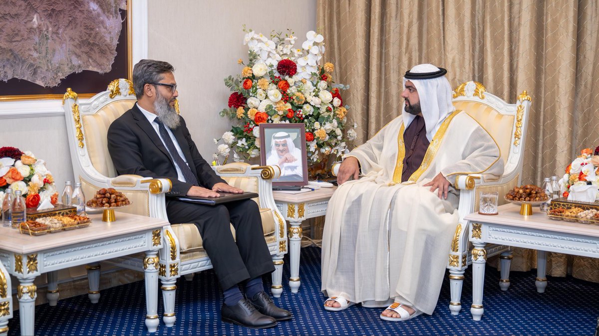 ولي عهد الفجيرة يستقبل سفراء كندا وصربيا وبنغلادش

#محمد_بن_حمد_الشرقي 
#الفجيرة