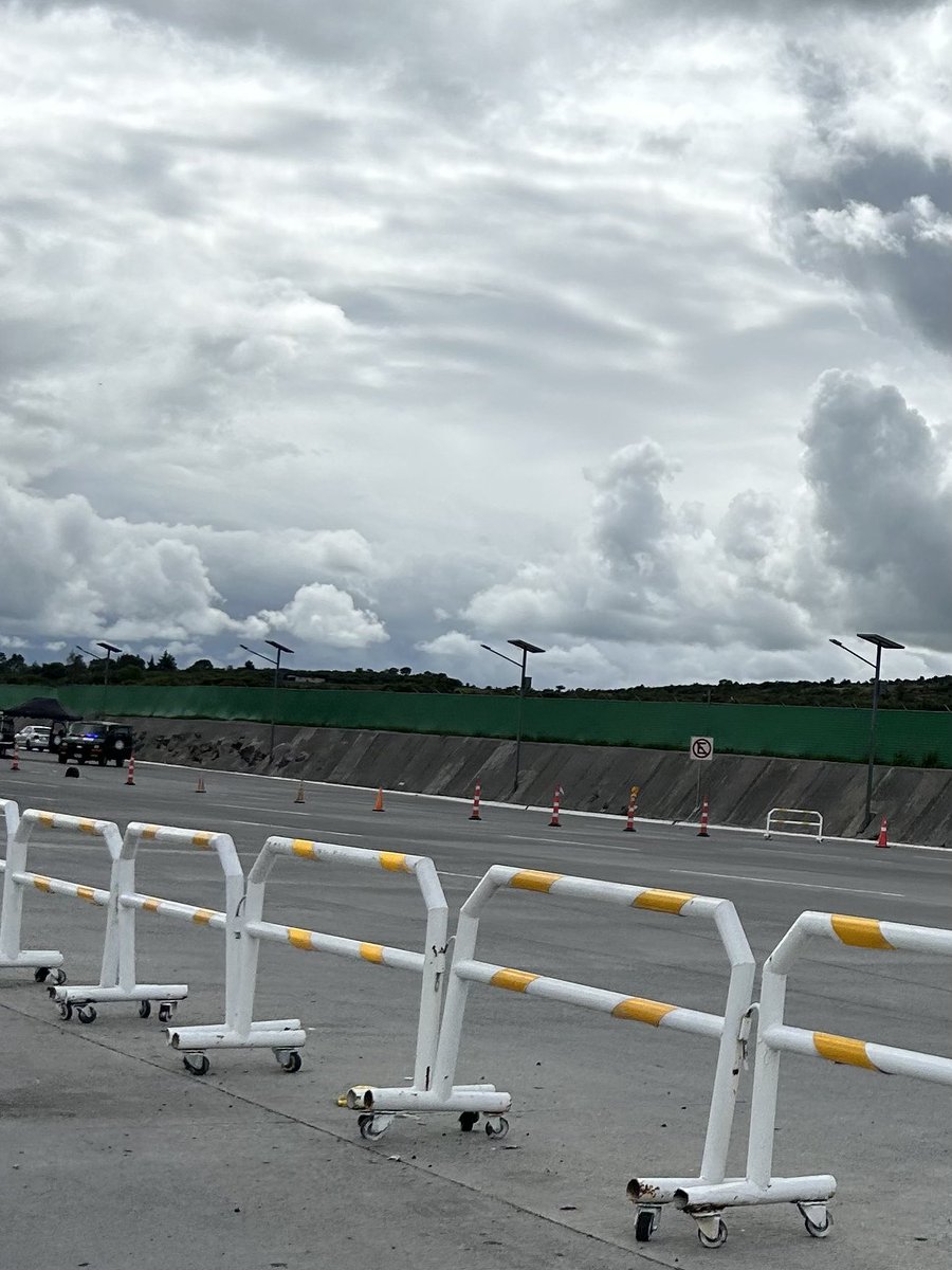 REPORTINQUIETO's tweet image. Retenes de atraco en caseta de #Atlacomulco #EdoMéx Dir. A Maravatio #GDL #Morelia atracando y si te pones necio te ponen CLAVO hay de todo @FiscaliaEdomex @SS_Edomex ya no sabes si buenos o malos, ministeriales ratas 🐀