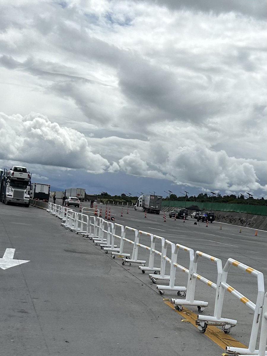 REPORTINQUIETO's tweet image. Retenes de atraco en caseta de #Atlacomulco #EdoMéx Dir. A Maravatio #GDL #Morelia atracando y si te pones necio te ponen CLAVO hay de todo @FiscaliaEdomex @SS_Edomex ya no sabes si buenos o malos, ministeriales ratas 🐀