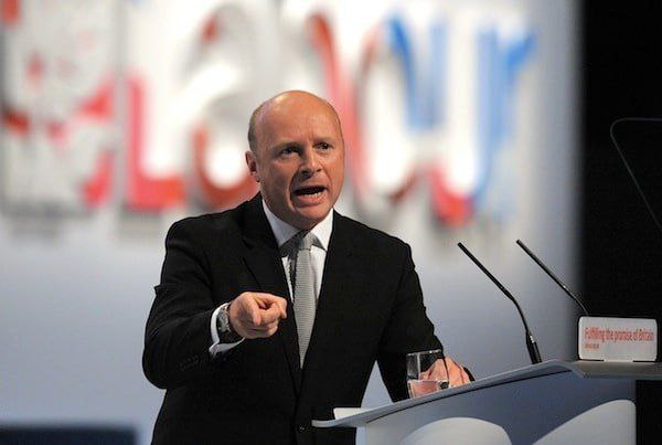 raminoder_'s tweet image. 4 Ocak'ta Eurasia Group, yıllık "2026'nın En Büyük Riskleri" raporunu yayınladı. Bu Ian Bremmer'ın 20. yıl dönümü tahmini.
Meslektaşlar 1 numaralı risk olarak neyi görüyor? Trump'ın ABD'deki siyasi devrimi.
Dersimizde bunun Türkiye, bölge ve dünya üzerindeki etkilerini anlattık.