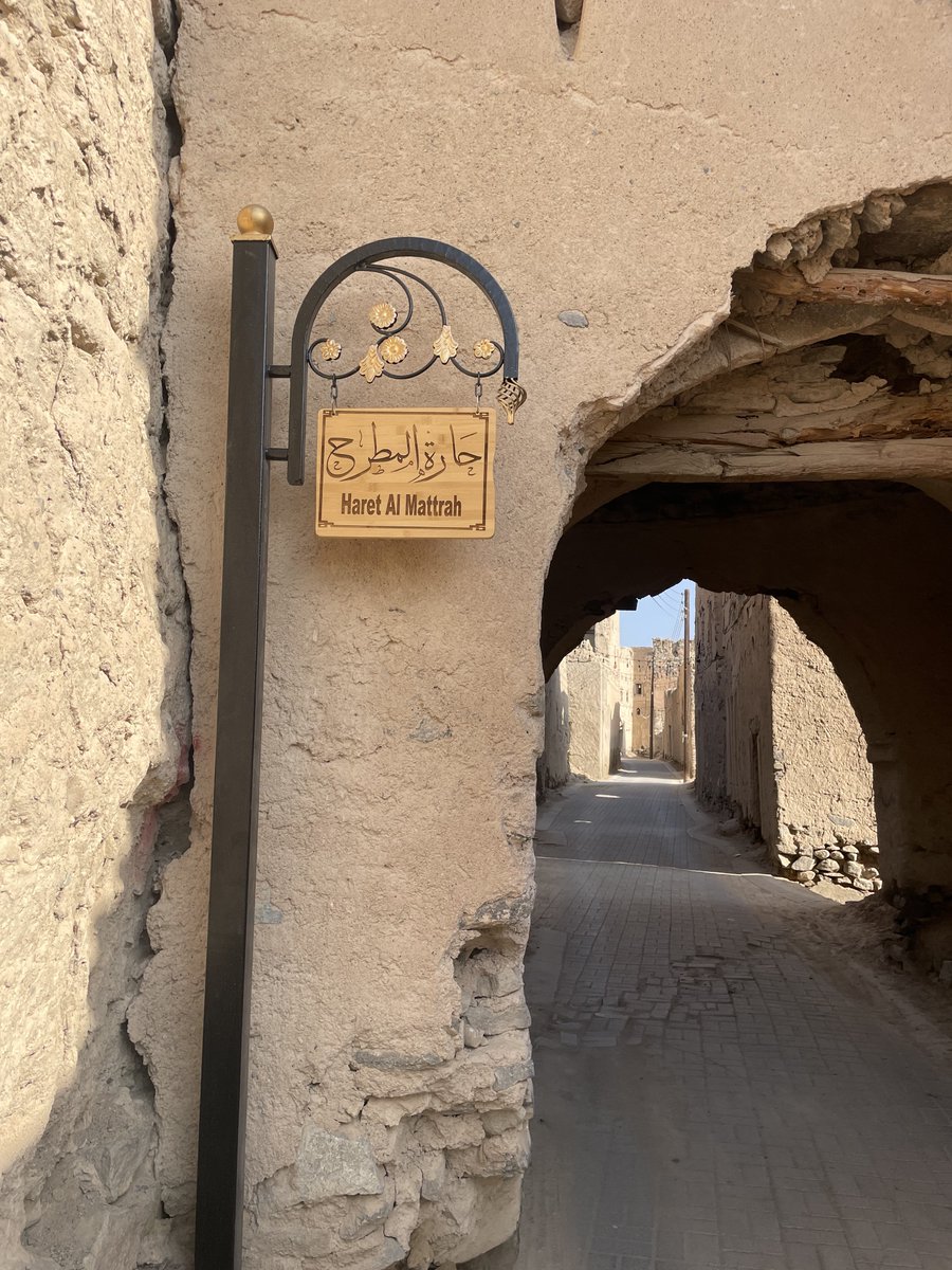 HamdoonIssa's tweet photo. اليوم زرتُ حارة القناطر في ولاية إبراء، والتي تضم عدة حارات قديمة من بينها حارة المطرح. التجول في أزقتها جميل ويعيدك إلى زمن الأجداد، شاهد حي على إرث الولاية العريق https://t.co/7wsQXfAXSF