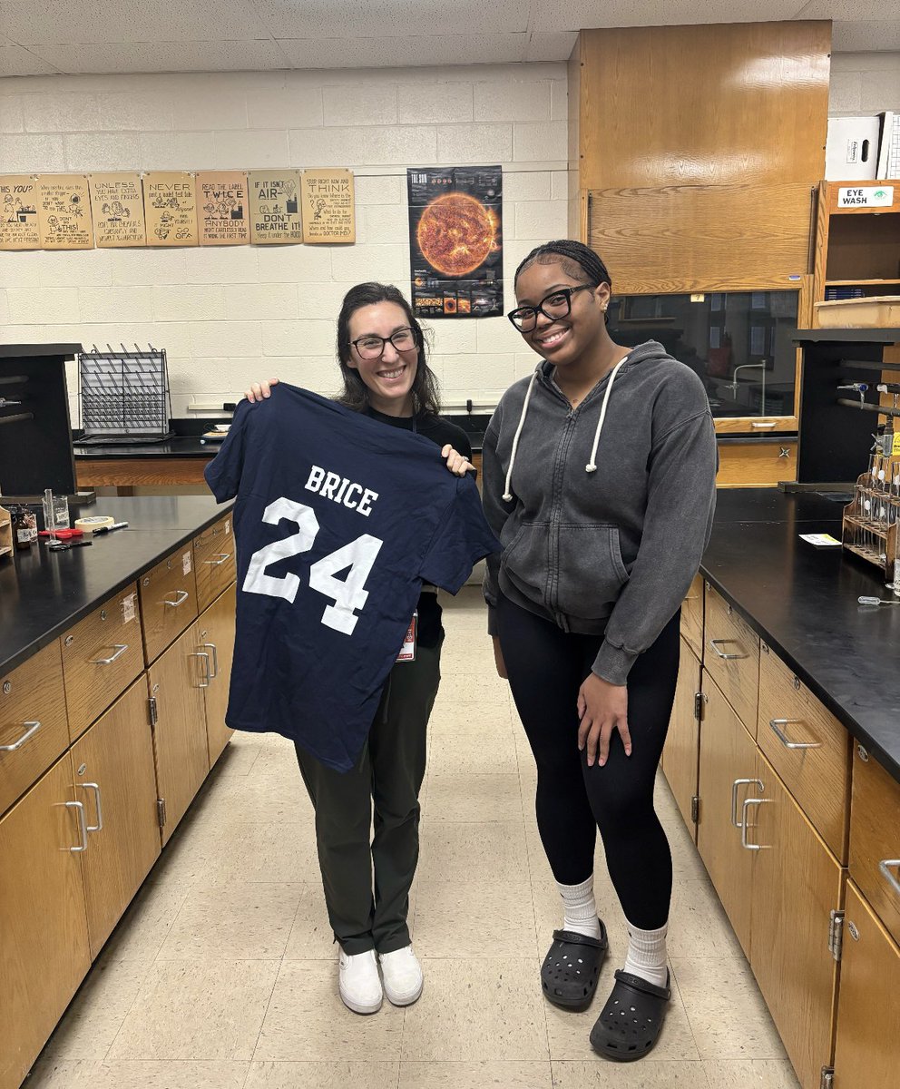 ECCRSDGirlsBB's tweet photo. EGBB want to invite all our wonderful teachers to our game tomorrow for teacher appreciation game. Each girl selected one who has made an impact on them. thank you for everything you do for our student athletes.
#rowasone @easternviking https://t.co/U2QFsrLzi3