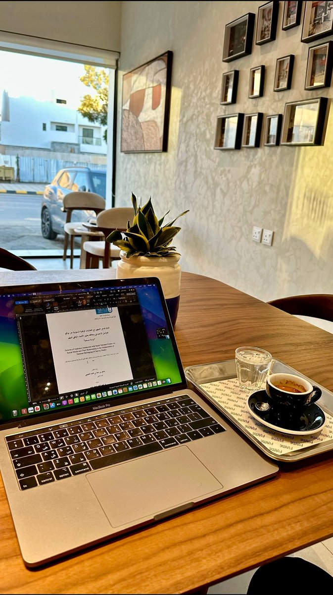 خلاصة تجربتي في مرحلة الماجستير في تخصص الإعلام، ولعلّها تُفيد المقبلين على هذه المرحلة:

مثّلت المرحلة بالنسبة لي تجربة علمية وفكرية عميقة، تجاوزت حدود التحصيل الأكاديمي إلى إعادة تشكيل طريقة التفكير وفهم الدور الحقيقي للإعلام في المجتمع. ففي هذه المرحلة، لم أعد أتعامل مع