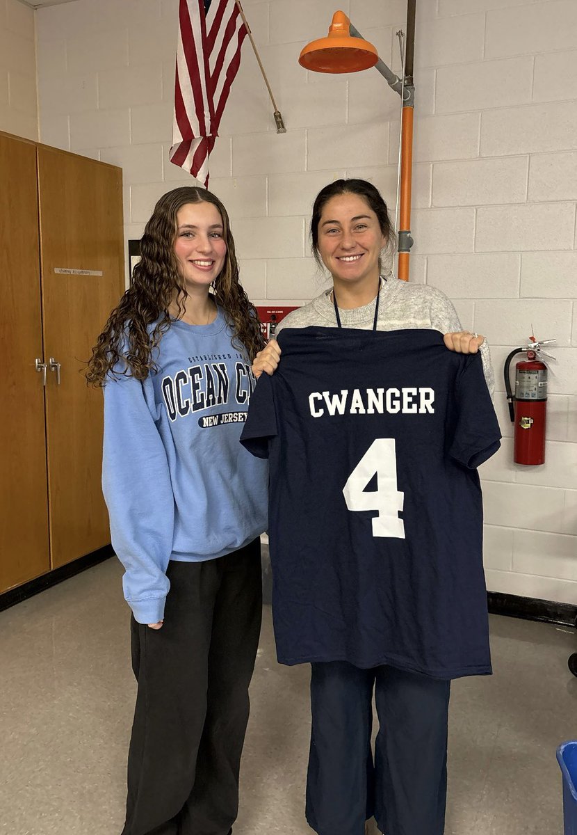 ECCRSDGirlsBB's tweet photo. EGBB want to invite all our wonderful teachers to our game tomorrow for teacher appreciation game. Each girl selected one who has made an impact on them. thank you for everything you do for our student athletes.
#rowasone @easternviking https://t.co/gC4wNurre1