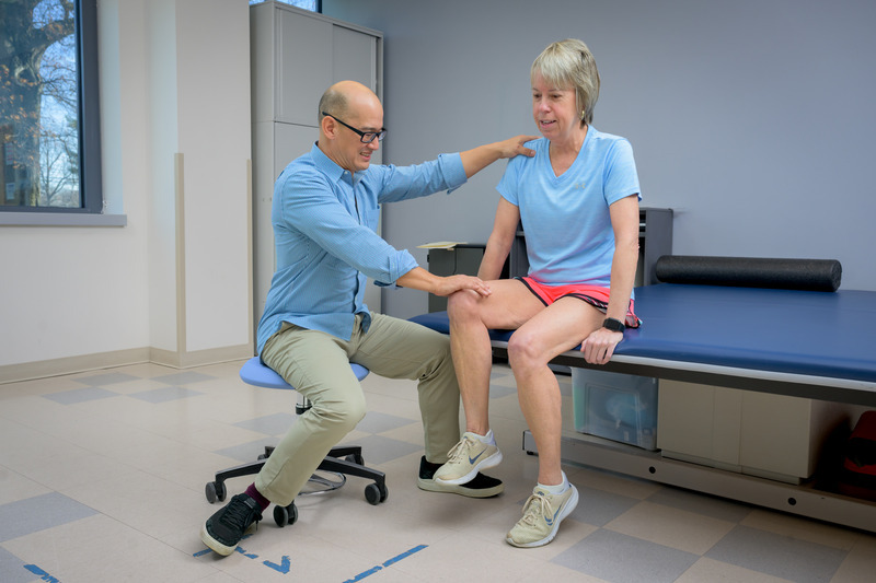UDCHS's tweet photo. The pain is real.

New @UDelawarePT research in @acr_journals shows nearly 40% of adults with #arthritis face work limitations, but #physicaltherapy can help.

Read more in UDaily ⬇️

🔗 https://t.co/G5W9l1aCgF

#UDel #UDResearch https://t.co/NAyt6JQbnU