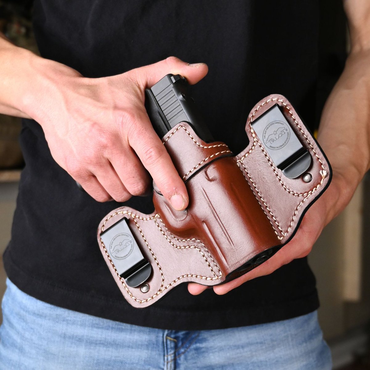 Continuing our leather breakdown! Classic leather uses the same thickness of full-grain Italian leather as our Premium line, but it’s pre-colored at the tannery. It has less shine, feels slightly softer, and offers an excellent price-to-quality ratio.