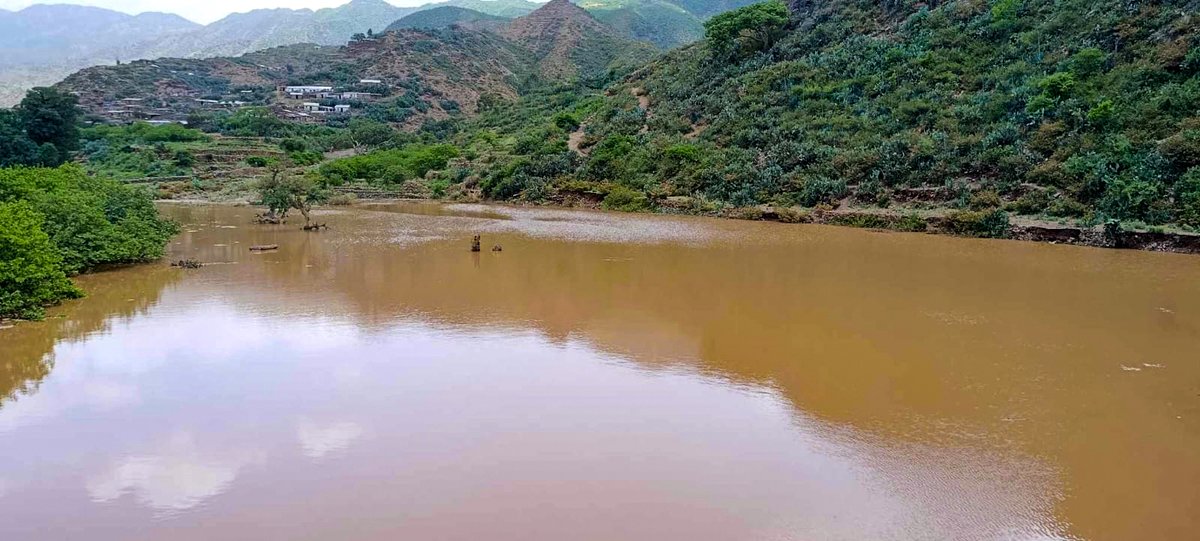 GhideonMusa's tweet photo. This is Durfo
#Eritrea 's construction of hundreds of dams—ranging from micro-reservoirs to larger structures—has significantly improved the nation's ecosystems by conserving rainwater, recharging groundwater, reducing soil erosion through reduced runoff, and promoting vegetation restoration, all contributing to meaningful progress against desertification. #EritreaPrevails #ClimateChange #Climate