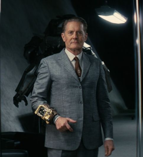 AcervoFallout's tweet photo. >Be Hank Maclean
>Become part of an organization responsible for a nuclear war
>Be responsible for the explosion of Shady Sands and the death of your wife 
>threaten the entire Wasteland 
> "Lucy, the people on the surface aren't civilized" https://t.co/PaxlUleHg7