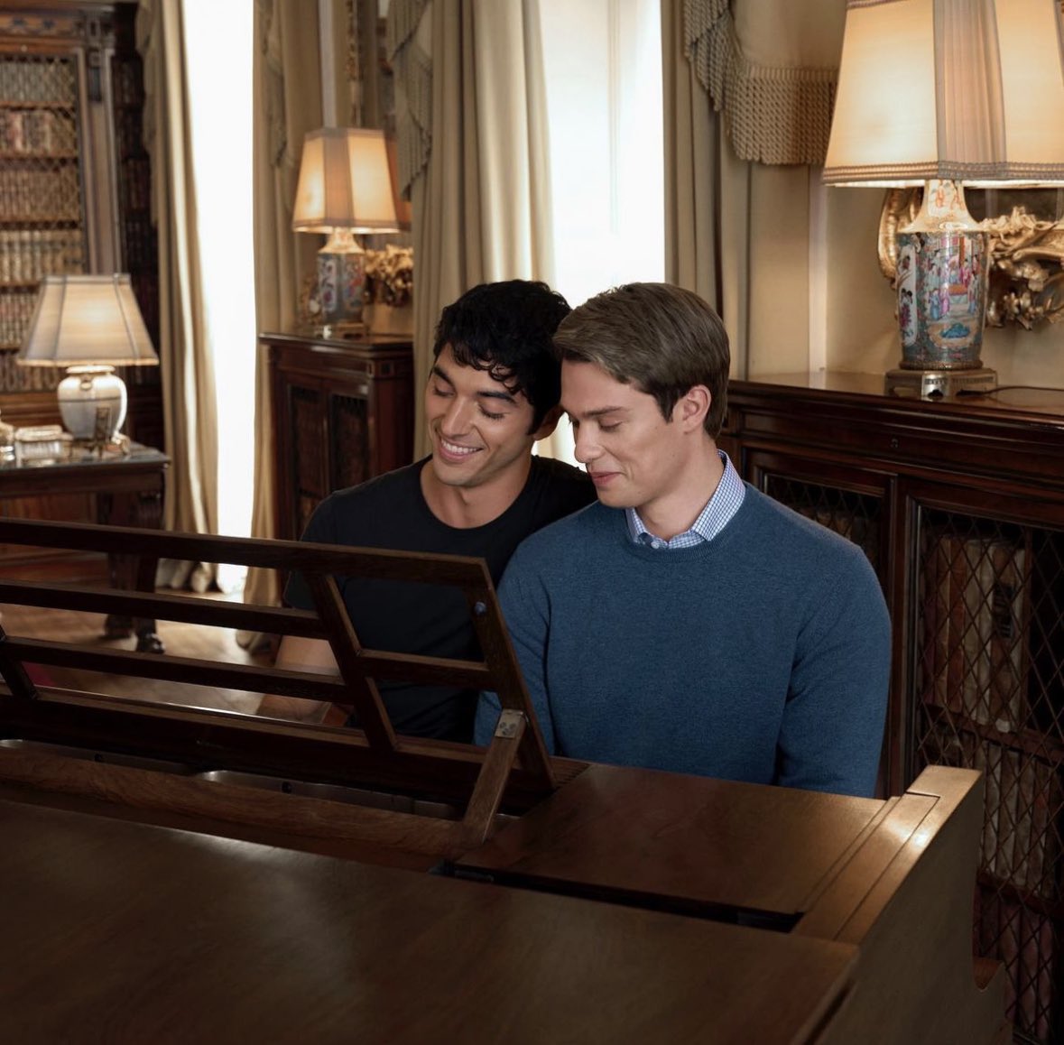 FilmUpdates's tweet image. Uma Thurman, Sarah Shahi, Rachel Hilson, Ellie Bamber, Clifton Collins Jr., Stephen Fry, Thomas Flynn, Aneesh Sheth and Malcolm Atobrah will return for ‘RED, WHITE &amp;amp; ROYAL WEDDING.’

Henry Ashton and Alex Høgh Andersen have also joined the cast.