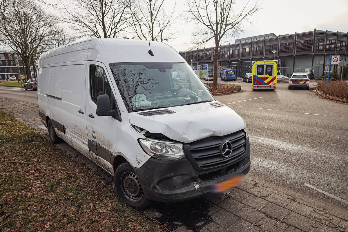 Twee gewonden bij kop-staartbotsing in Leek