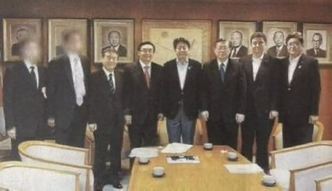 AfYjpB3h5Hp0n6g's tweet photo. 山上徹也被告は生い立ちも考慮されず求刑通り無期懲役判決…
なのに、方や旧統一教会幹部との面会写真がバレても「写真は私…でも記憶ない」と都合よく記憶喪失になって逃げた萩生田光一氏は今も自民党幹事長代行…

ズブズブ関係は明らかにされないまんま、また選挙に出るって、ホント、オカシイ！😩 https://t.co/1CgaHcuXfr