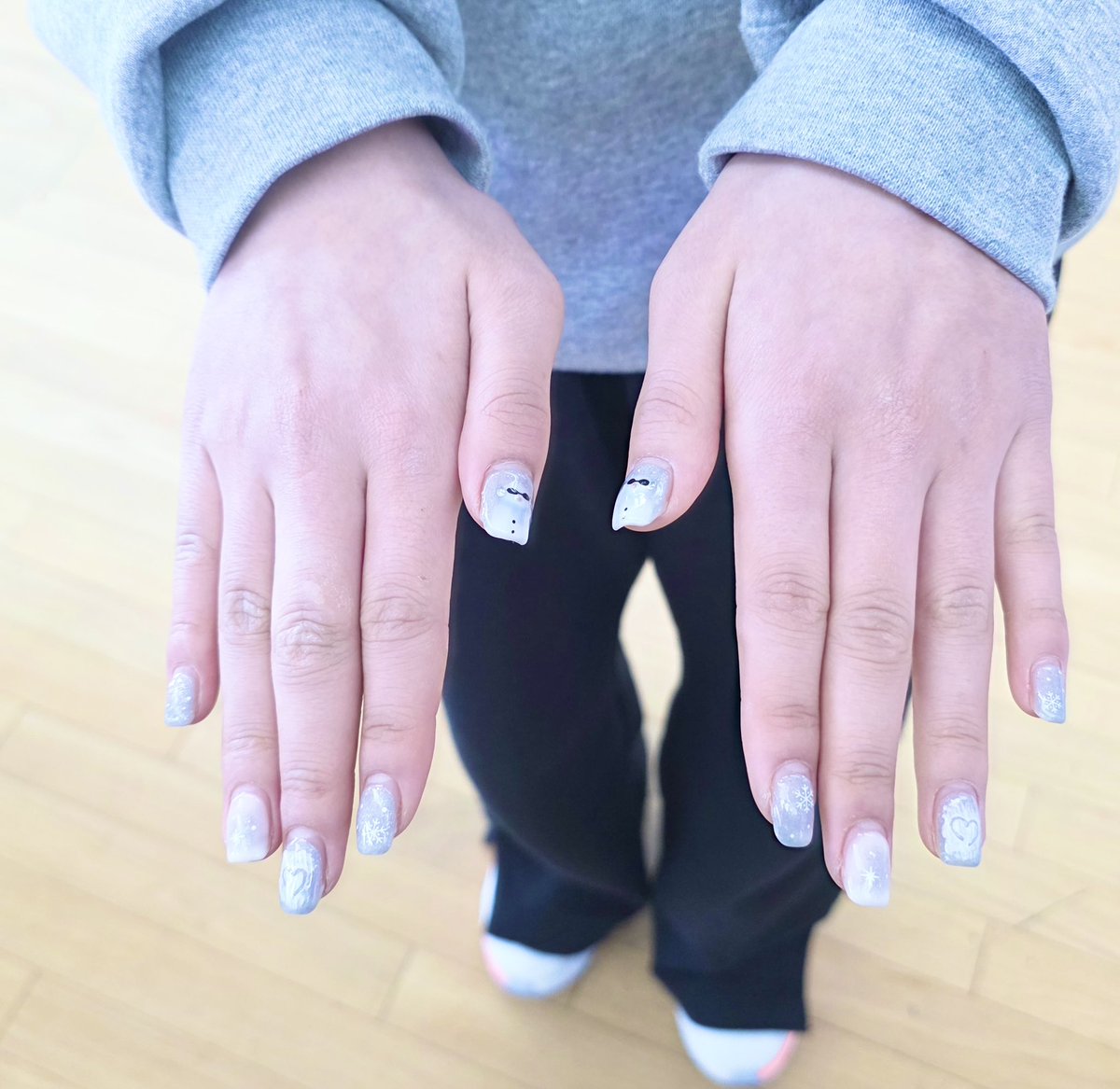 지아 네일 끼려왔어여💕💕