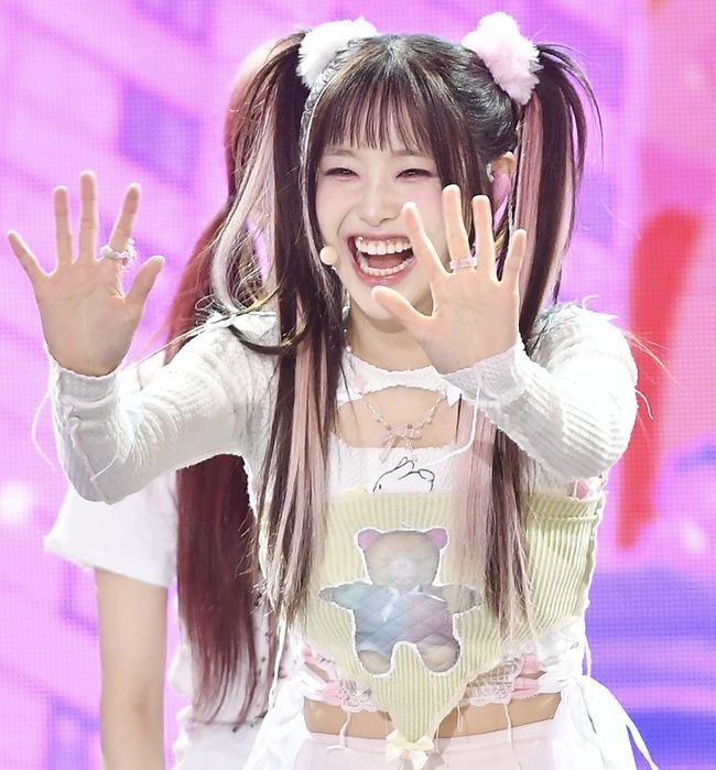 magicalgirlypop's tweet image. this is the most pareo she's ever been