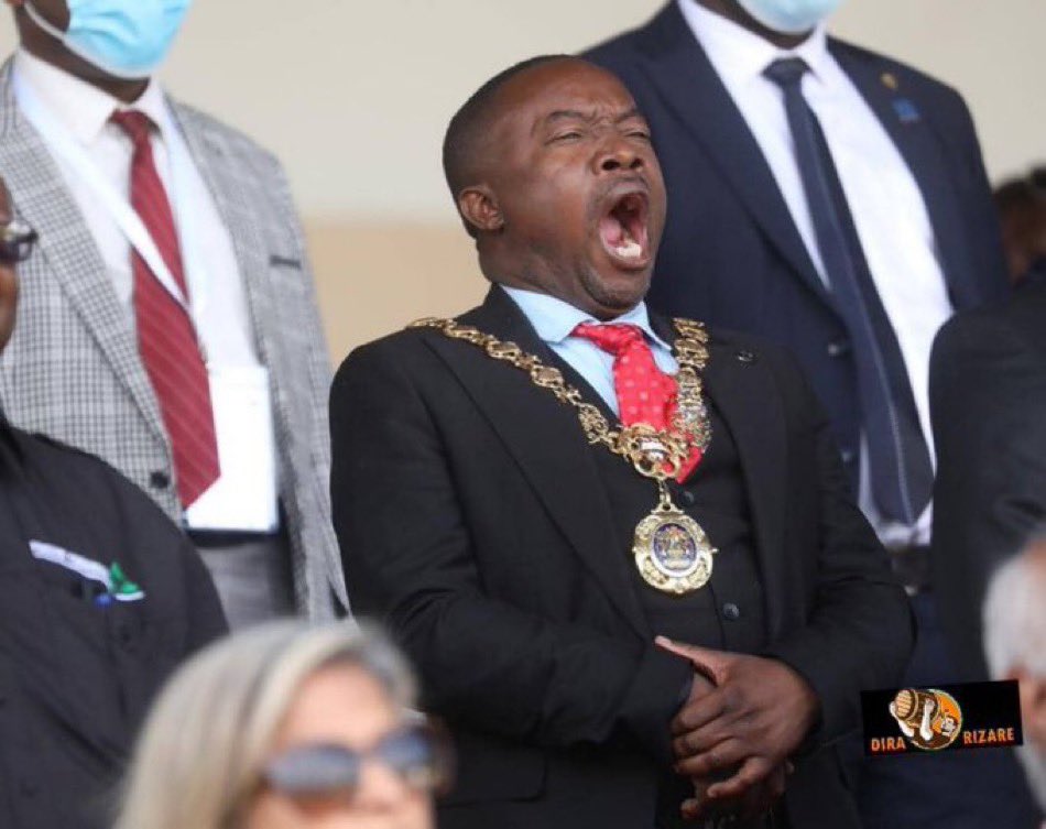 #BREAKING Harare mayor Jacob Mafume and former Harare South MP Shadreck Mashayamombe have been arrested by the Zimbabwe Anti-Corruption Commission. Charges unclear at this time.