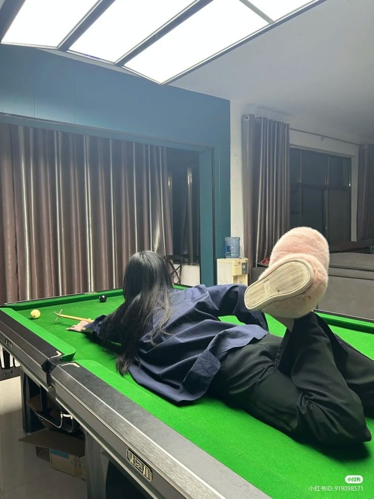 ㅤ

kalau main pool sambil tiduran begini boleh kan ya?

ㅤ