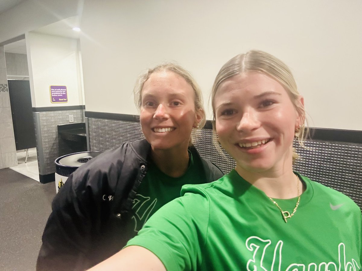 PeanutSchmitz99's tweet photo. Love my Teammate Tuesday time!! Then hit the gym with @ChezneyWhipker !! Thanks for hanging out after school Kylee, @ChezneyWhipker, &amp; @AvaryStockwell! #HawkSB @GreenHillHighSB @SwagginSanders @scan1ansports @LegacyLegendsS1 @SoftbalAmerica @LineDsoftball @ExtraInningSB https://t.co/wqNSd36UR5