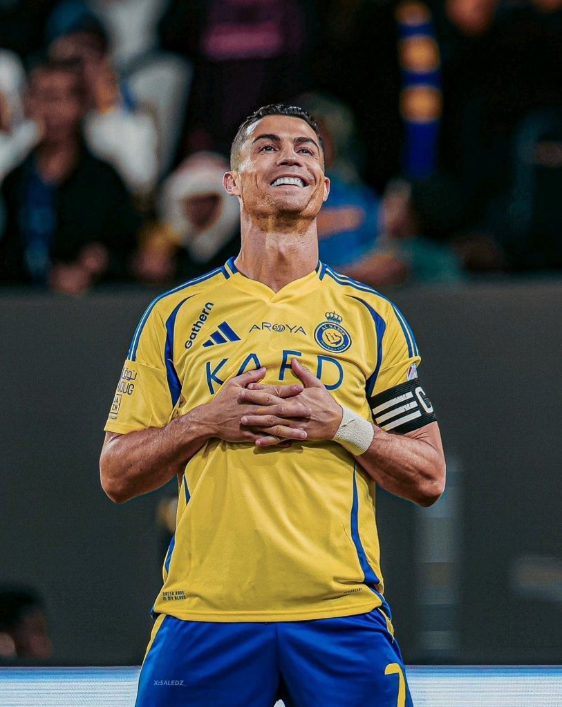🚨 INCROYABLE ! 

Cristiano Ronaldo est le sportif le mieux payé de l’année 2025 avec un montant stratosphérique de 250M d’euros 🤯

• Par mois : 21 millions €
• Par jour : 712.000€
• Par heure : 29.000€
• Par minute : 450€
• Par seconde : 8€