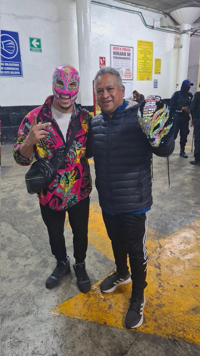 Con el buen Titan en la Arena México <a href="/CMLL_OFICIAL/">Lucha Libre CMLL</a> la mejor 
Una máscara más a mi colección.