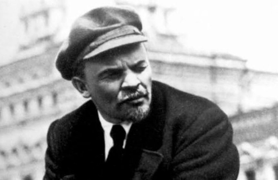 Kerimbutunn's tweet photo. Lenin, ulusların hapishanesini yıktı. Özgür ve eşit şartlarda yaşayan ulusların birliğini, sovyetleri kurdu. Bir meşale gibi insanlığa hâlâ ışık tutuyor..

Saygıyla.. https://t.co/wJby64ITac