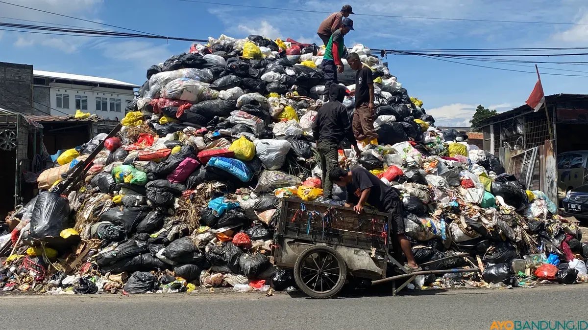Waste4Change tweet media