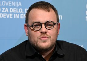 To so ljudje, ki vam bodo uvedli davek na nepremičnine in na dediščino. Ne verjemite njihovim vsakodnevnim lažem in izmišljotinam, sicer boste vi in vaši otroci svoje zaupanje drago plačali.