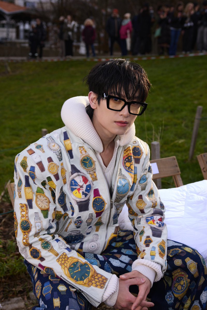 Praewdaily's tweet image. เสิร์ฟความหล่อส่งตรงจากปารีส ✨ รวมภาพ "โทมัส ธีร์ทัศน์" ในลุคสุดเท่ เข้าร่วมชมแฟชั่นโชว์ของ 3.PARADIS คอลเล็คชั่น Autumn/Winter 2026 

#3PARADISxTHOMAS
#tthomastc @tthomastc #Praewmag