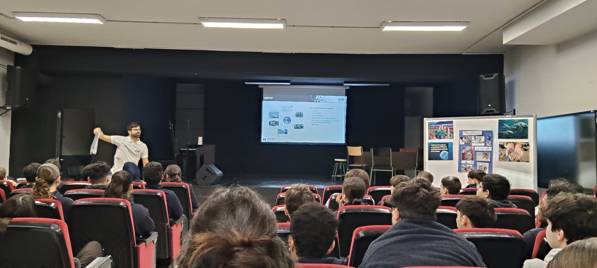 SJAlvarezMendez's tweet photo. Arranca el nuevo año y en @AchemGroup retomamos #TaMiCOP, proyecto PITE de la @ULL, con más actividades divulgativas sobre #microplásticos y compuestos orgánicos asociados 💪 Hoy, 3 sesiones en el @IesMagallanes 👨‍🏫 Seguimos la próxima semana en La Palma🥳 https://t.co/c1f4V3UO7A