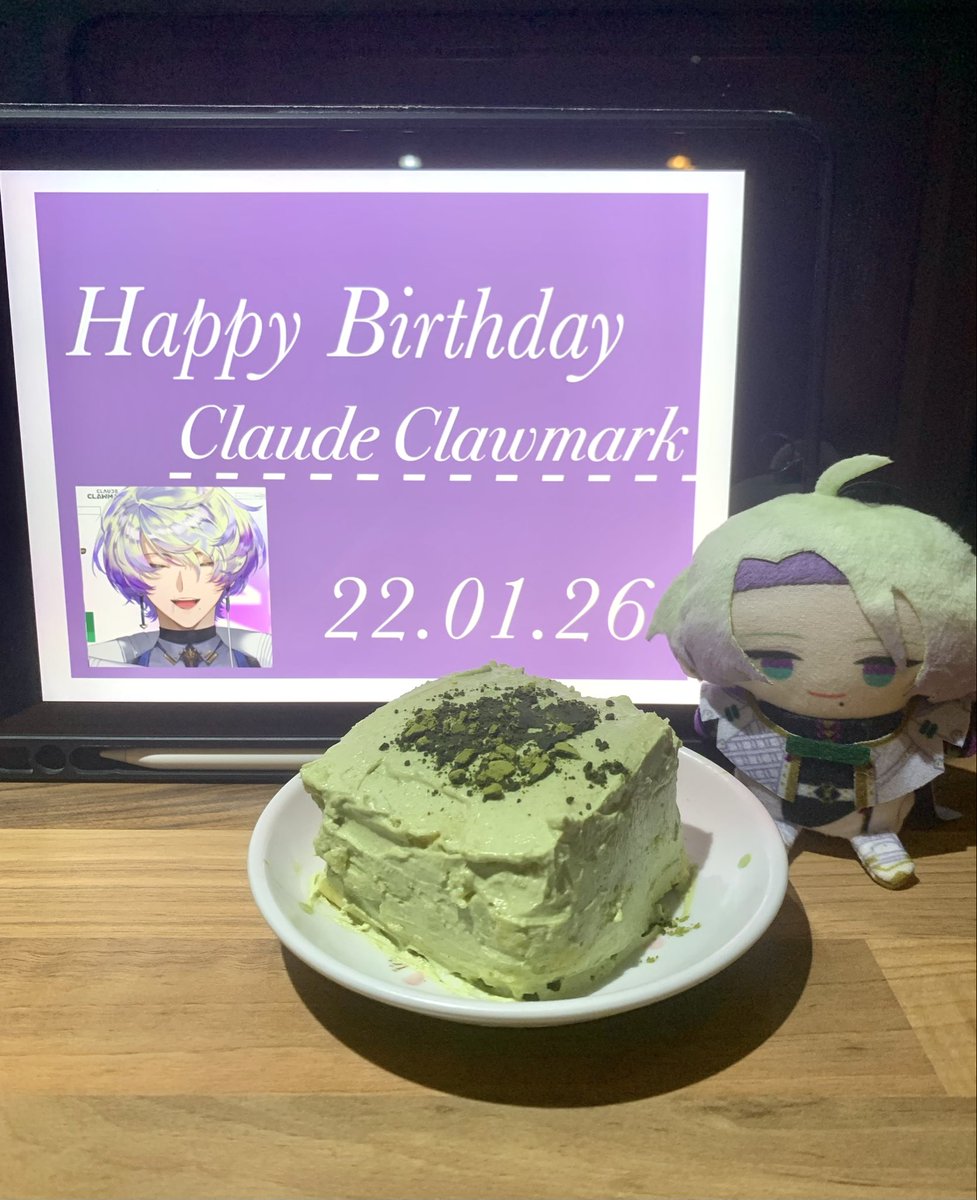 hazedemonpink's tweet photo. Happy Birthday Claude🥹💜
I some how have make a mini matcha cake as celebrate, hope you like it😌

 #cakemark2026 #ClaudeClawmark
#clawpe https://t.co/U6qWOZA8re