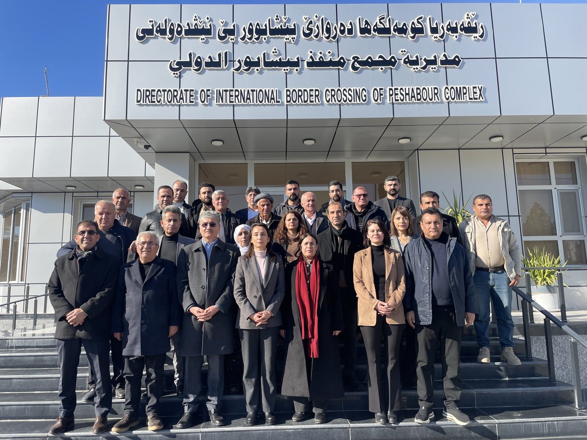 DEMGenelMerkezi's tweet image. Federe Kürdistan Bölgesinde görüşmeler gerçekleştiren heyetimiz Rojava'ya geçti

Eş Genel Başkanımız Tülay Hatimoğulları, DBP Eş Genel Başkanı Keskin Bayındır ve Demokratik Birlik İnisiyatifi Sözcüsü Gülcan Kaçmaz Sayyiğit'in aralarında bulunduğu heyetimiz Federe Kürdistan…