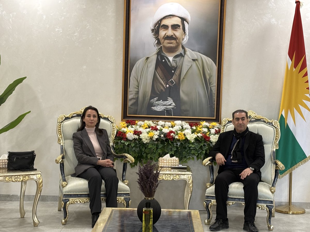 DEMGenelMerkezi's tweet image. Federe Kürdistan Bölgesinde görüşmeler gerçekleştiren heyetimiz Rojava'ya geçti

Eş Genel Başkanımız Tülay Hatimoğulları, DBP Eş Genel Başkanı Keskin Bayındır ve Demokratik Birlik İnisiyatifi Sözcüsü Gülcan Kaçmaz Sayyiğit'in aralarında bulunduğu heyetimiz Federe Kürdistan…