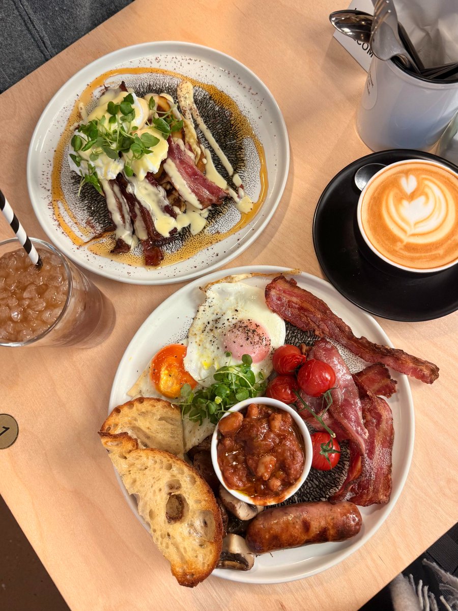 java_sugihadi's tweet image. Food break, girl power 💁‍♀️🍴