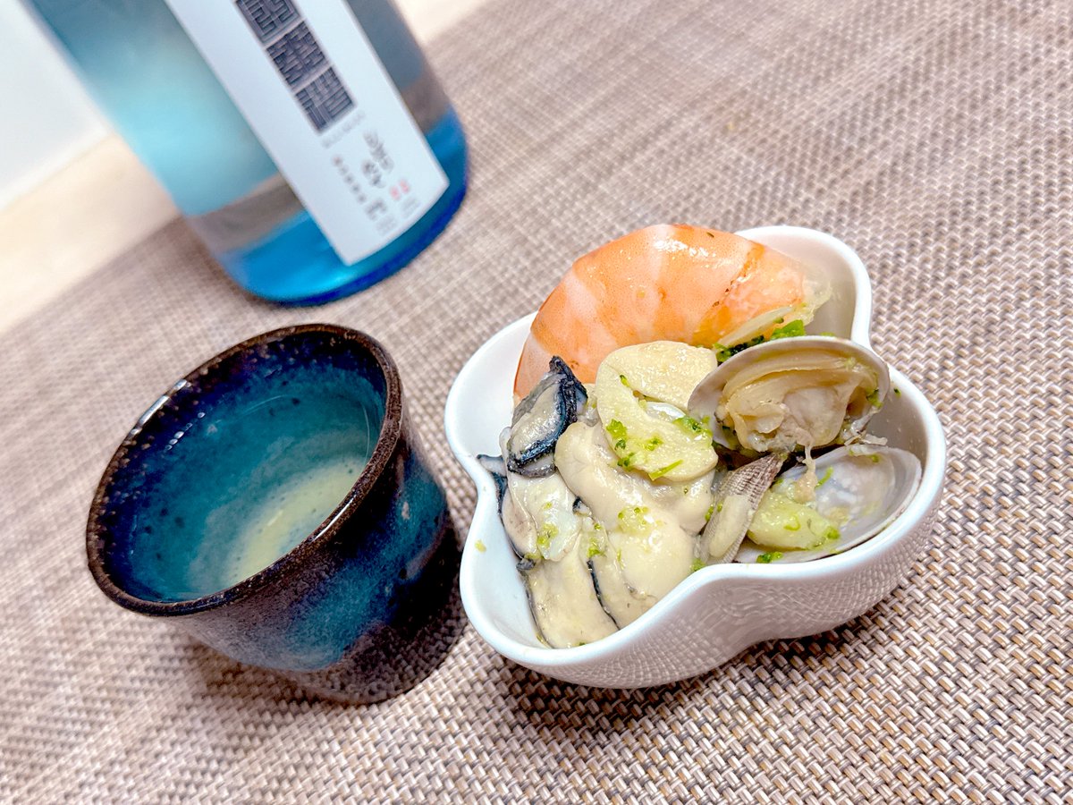 昨日からずっとちびこの宿題一緒にやってるけど、全然わからへんな。 小学生の問題も危うい。 16と24の最大公約数と最小公倍数を求めよ。  外食してきたので、映ない肴とご褒美の日本酒。