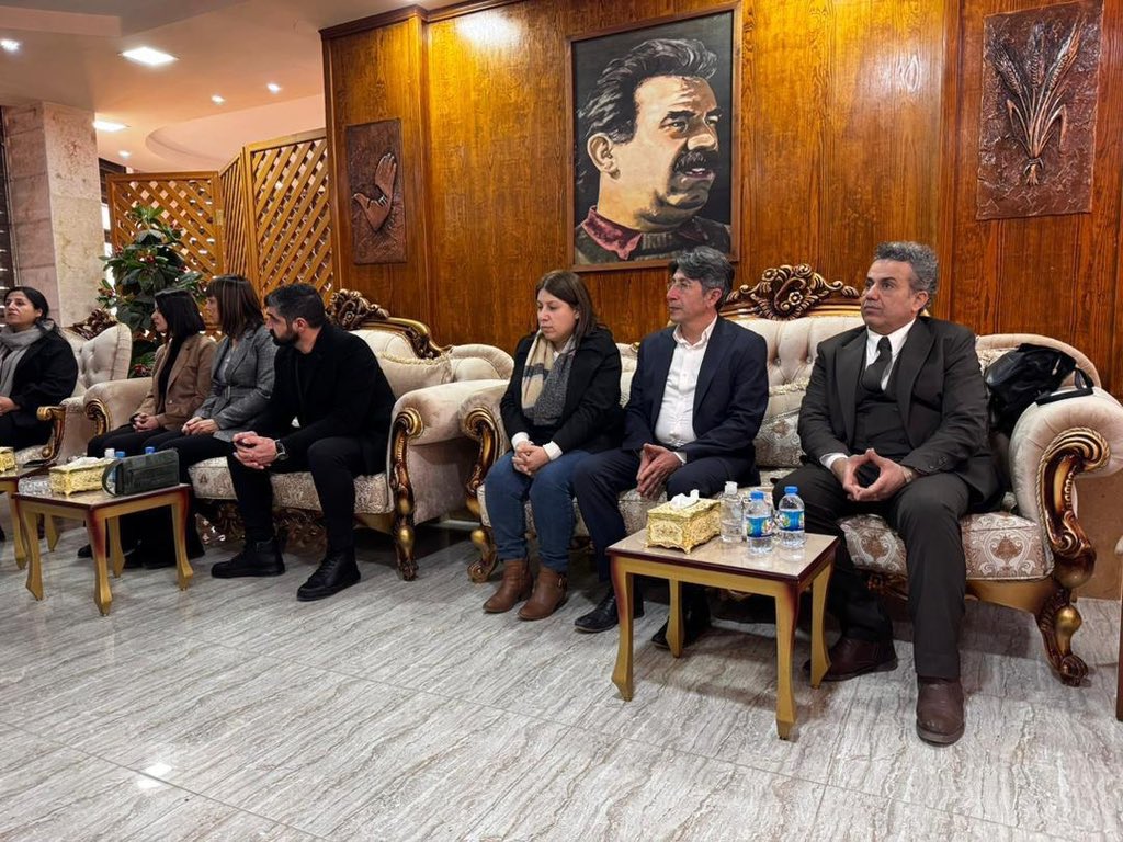 hot cold dêran tweet media