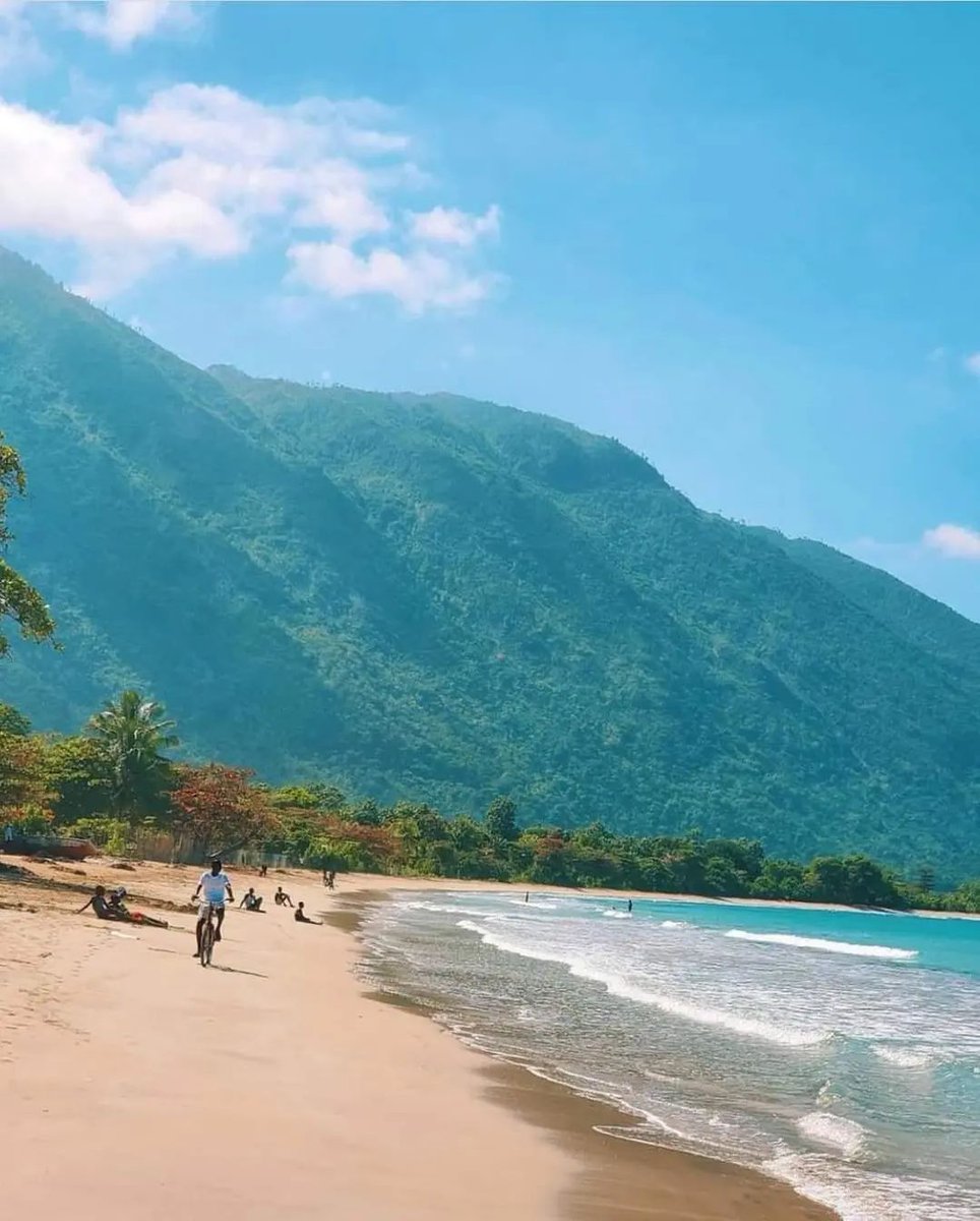 CiviqueEtmoral's tweet photo. 📍 Chouchou Bay,🇭🇹
📌 Port-Margot, Département du Nord
🇭🇹 #Haïti
Eaux turquoise, brise marine et calme absolu… Chouchou Bay est un véritable coin de paradis au nord d’Haïti.
Parfaite pour se détendre, admirer la nature et profiter d’un moment d’évasion loin du tumulte. 🌴🌊 https://t.co/9Rf7K9YWVG