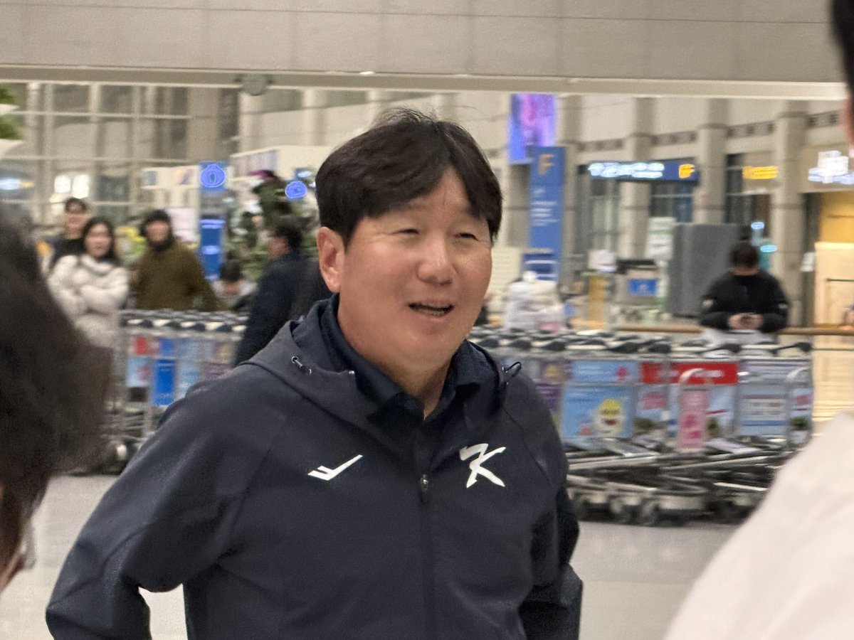 류지현 감독 “캠프 MVP는 류현진, 박해민. 투수 야수조에서 후배들을 잘 이끌어줘. 가장 준비가 잘 된 선수는 투수 노경은, 고우석. 야수는 김도영이다”