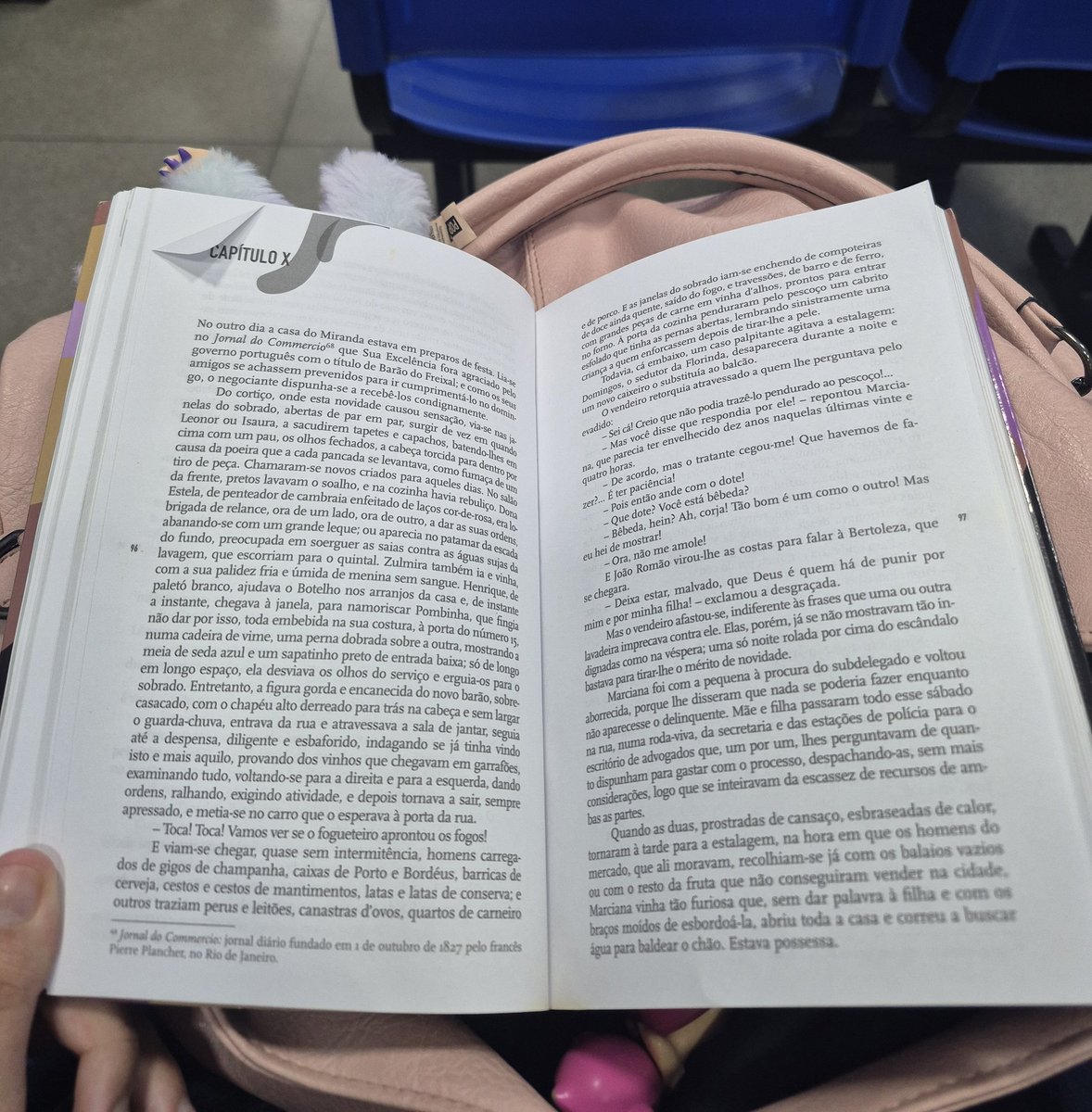 kasyntax's tweet image. lendo um pouquinho enquanto espero ser atendida pra depois ir pro estágio!! hoje a rotina promete ser puxada…