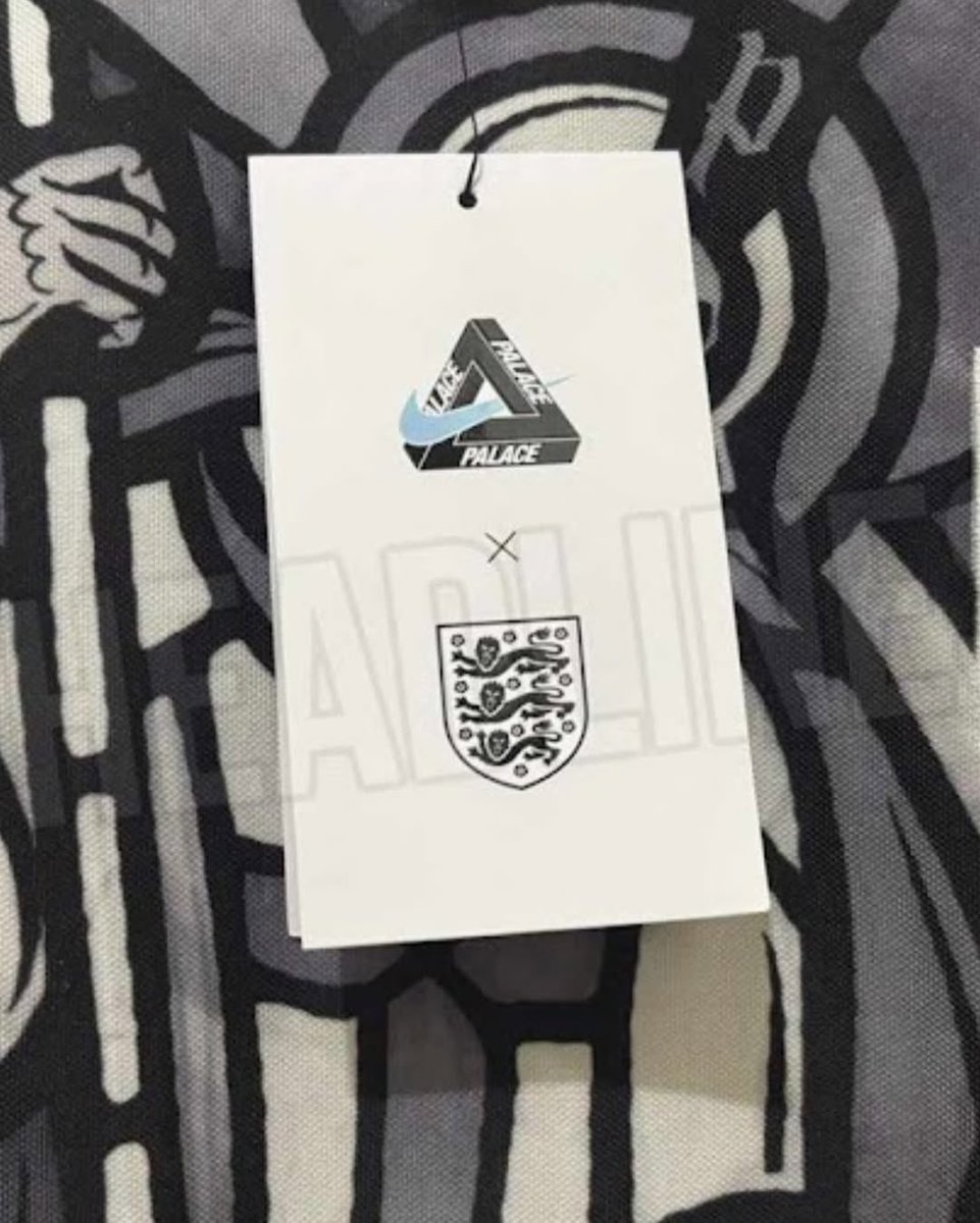 First Look: Palace x Nike x England Jersey 🏴󠁧󠁢󠁥󠁮󠁧󠁿

📷 FootyHeadlines