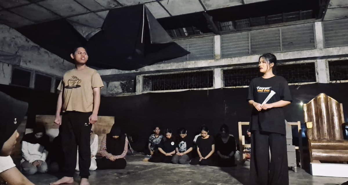 LenterAfbs's tweet photo. Salam Budaya!

Dokumentasi proses latihan PENTAS LENTERA 2025, Teater Musikal: Datu Museng &amp; Maipa Deapati✨

#PENTASLENTERA2025 #TeaterMusikal #LenterAwillnotmakeyoufamous https://t.co/othC61ExHY