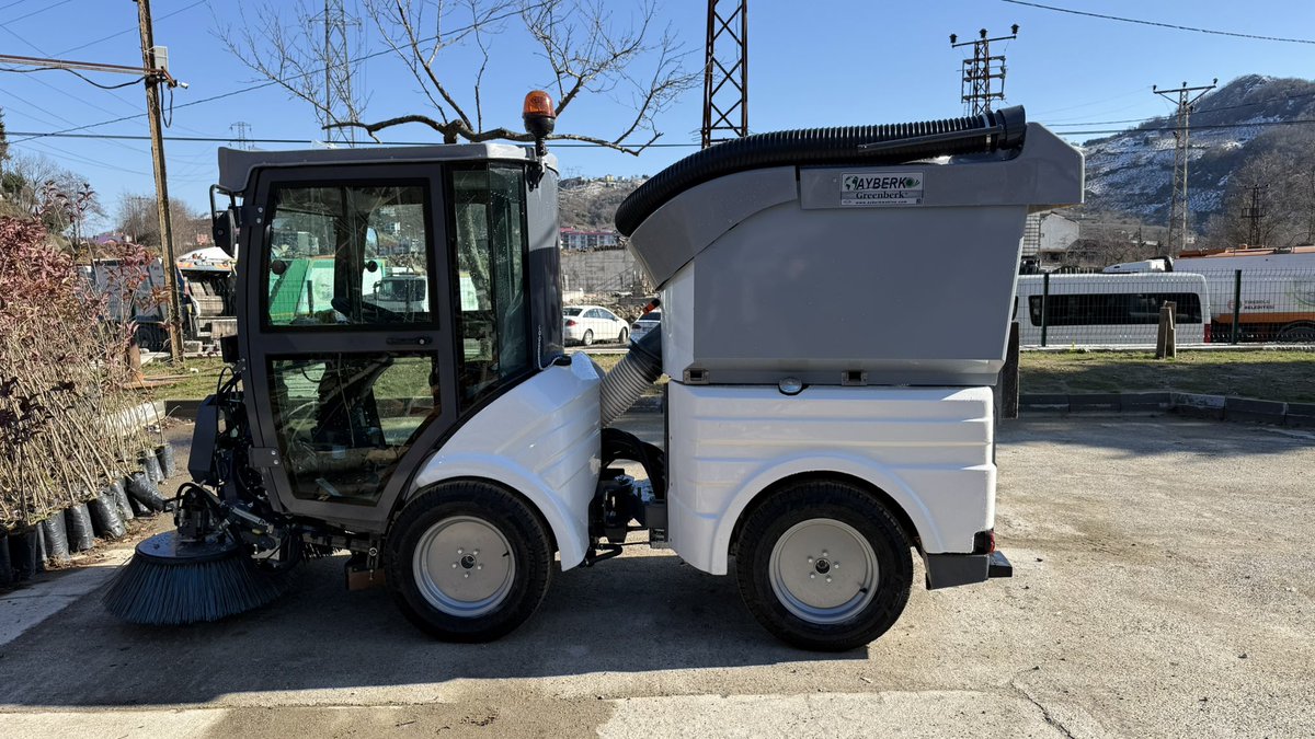 Temiz Bir Tirebolu İçin Çalışıyoruz 💚

Belediyemizin hizmet filosunu güçlendirmeye devam ediyoruz. Bu kapsamda Greenberk Atom 1.6 Belden Kırmalı Çok Fonksiyonlu Vakumlu Temizleme Aracını ilçemize kazandırdık.