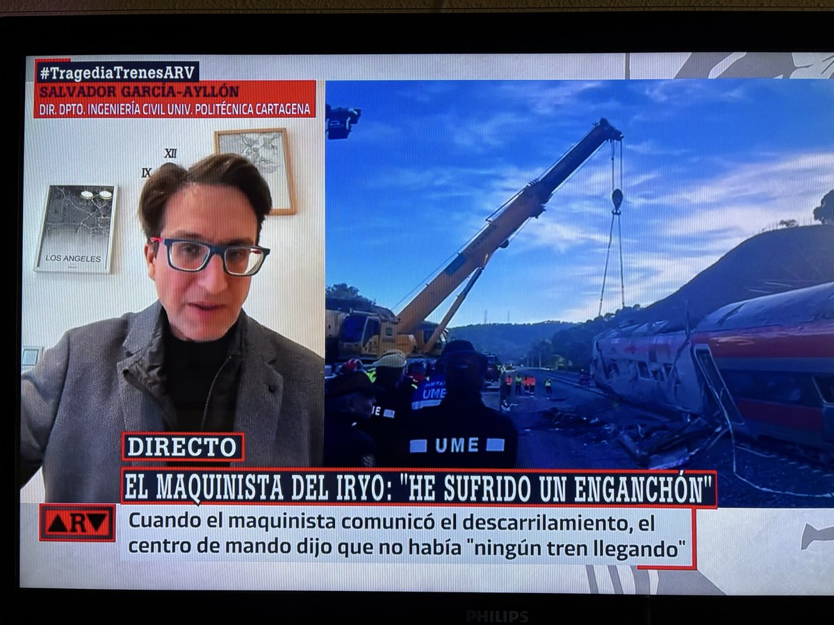 josemdoval's tweet photo. Soy yo o alguien más cree que Joaquín Reyes nos está poniendo al dia sobre trenes y accidentes? https://t.co/0wB3Hdg2fe