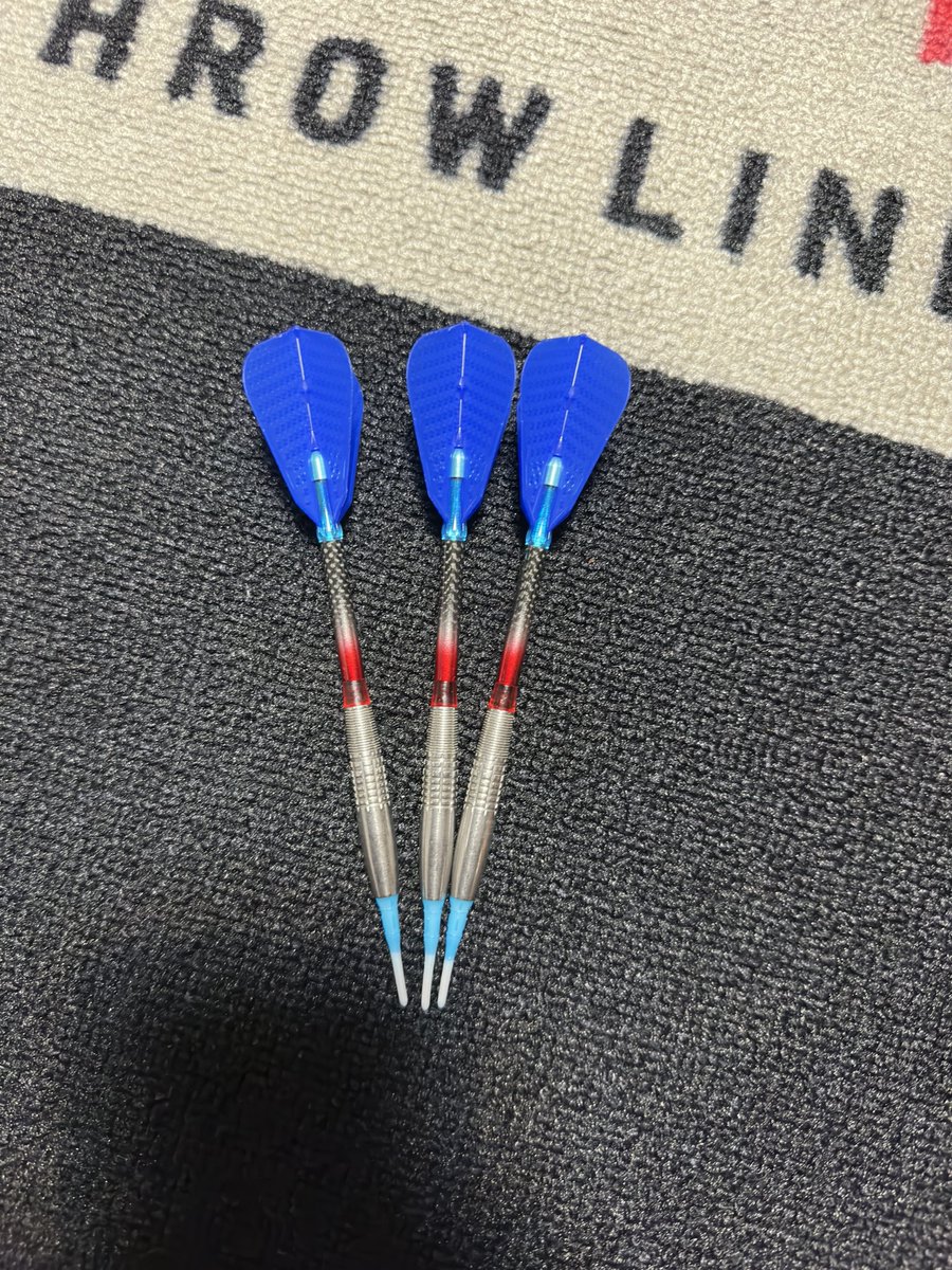 【フライト】
L-Flight PRO dimple Z ブルー

【リング】
Premium Champagne Ring AQUA

【シャフト】
JOKERDRIVER 零carbon shaft φ5.0

【チップ】
Premium Lippoint 染め　ターコイズブルー

【ケース】
TARGET TAKOMA HOME WALLET ブラック